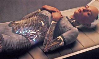 女性用的机器人视频